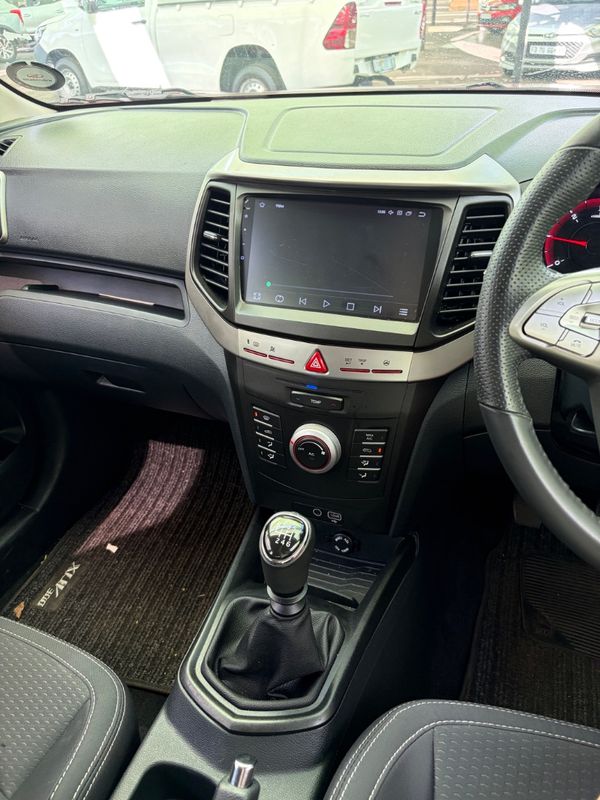 2022-Mahindra-XUV-300-12T-W6 image:5