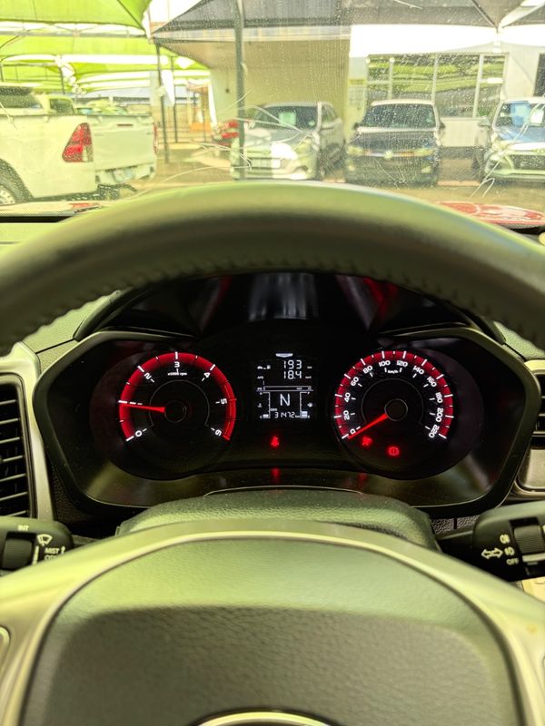 2022-Mahindra-XUV-300-12T-W6 image:6