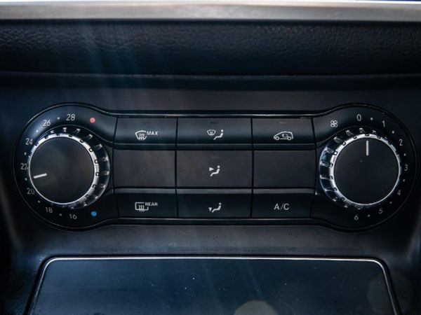 2018-Mercedes-Benz-CLA-200 image:13