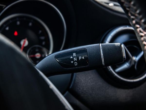 2018-Mercedes-Benz-CLA-200 image:14