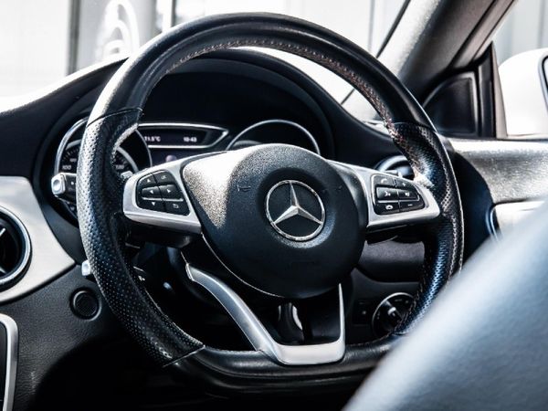 2018-Mercedes-Benz-CLA-200 image:15