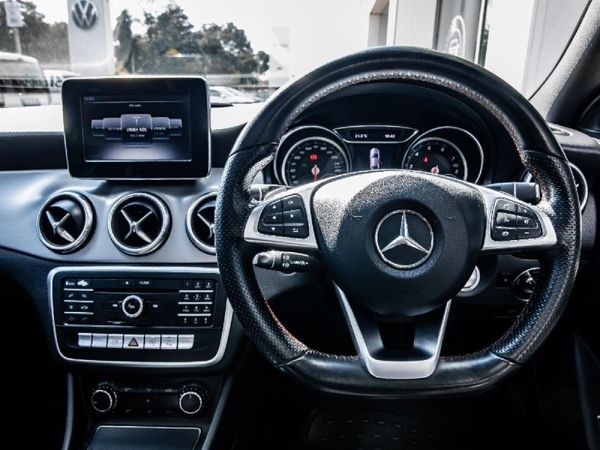 2018-Mercedes-Benz-CLA-200 image:16