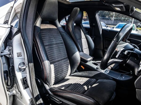 2018-Mercedes-Benz-CLA-200 image:4