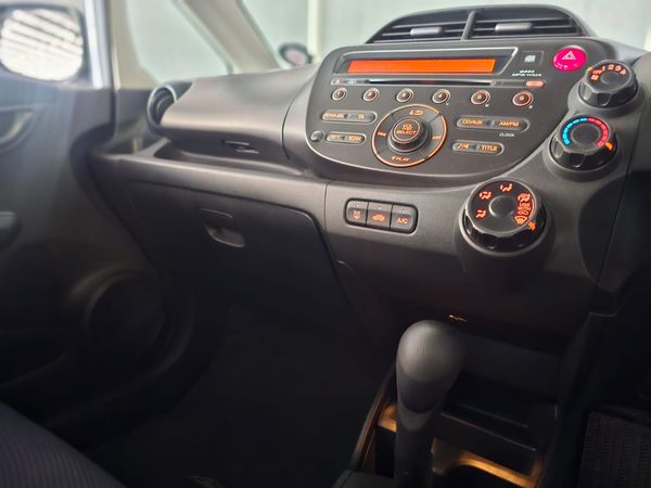 2011-Honda-Jazz-13-Comfort-Auto image:9