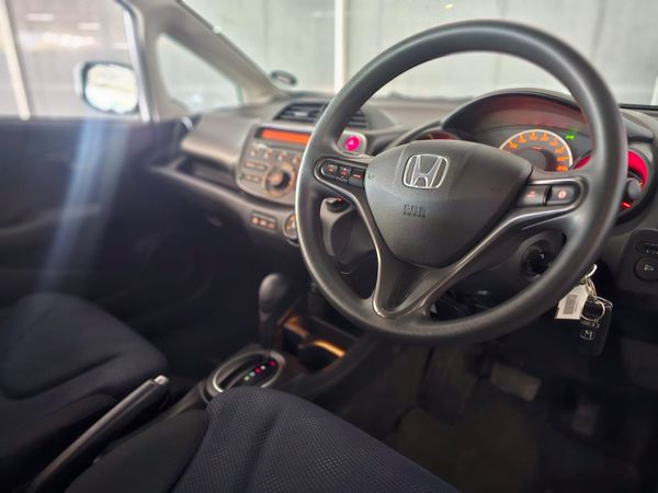2011-Honda-Jazz-13-Comfort-Auto image:6