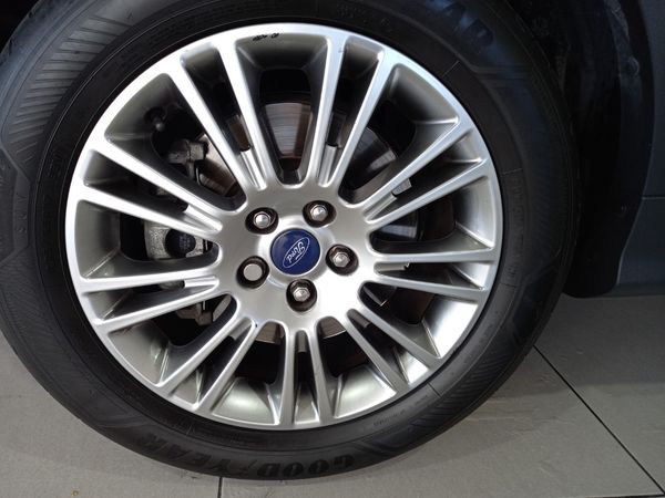 2013-Ford-Kuga-16-EcoBoost-Trend-AWD-Auto image:9