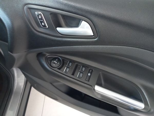 2013-Ford-Kuga-16-EcoBoost-Trend-AWD-Auto image:19