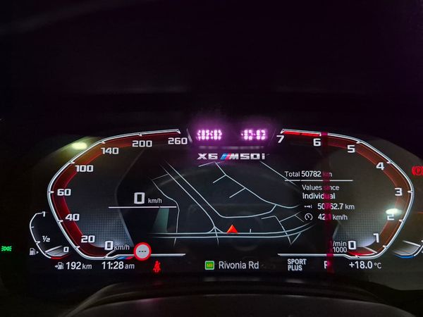 2022-BMW-X6-M50i image:3