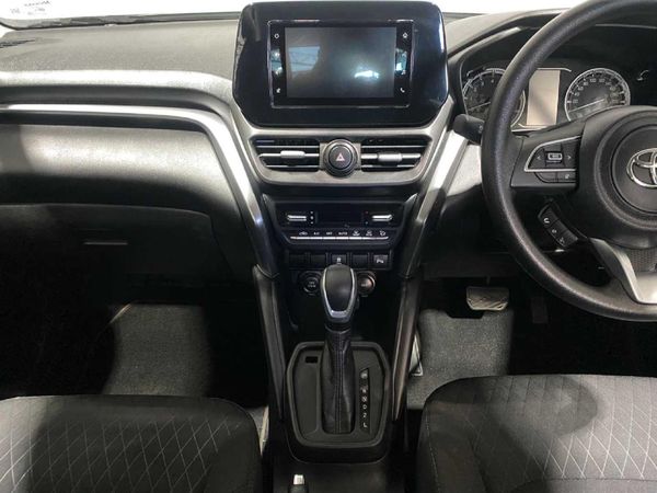2025-Toyota-Urban-Cruiser-15-XR-Auto image:17