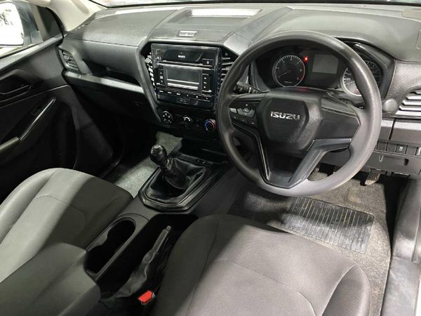2025-Isuzu-D-Max-19-DDI-HR-L-4x4-Single-Cab image:9