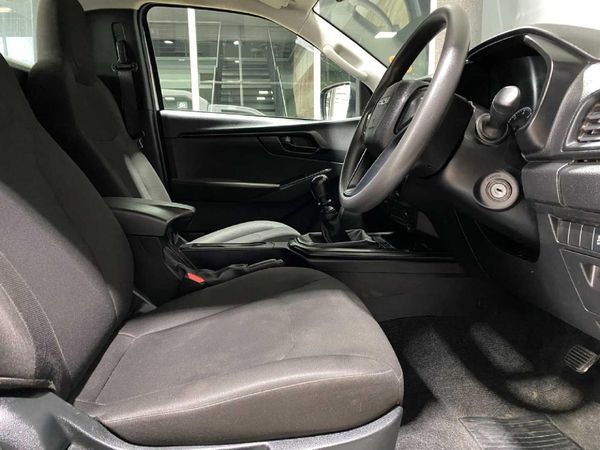 2025-Isuzu-D-Max-19-DDI-HR-L-4x4-Single-Cab image:10