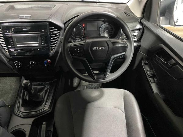 2025-Isuzu-D-Max-19-DDI-HR-L-4x4-Single-Cab image:15