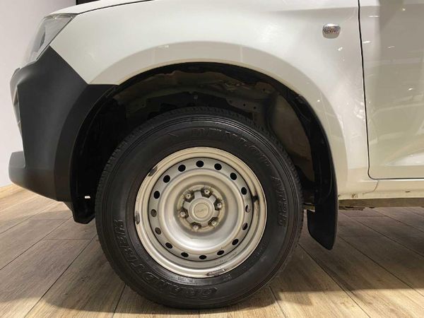 2025-Isuzu-D-Max-19-DDI-HR-L-4x4-Single-Cab image:5