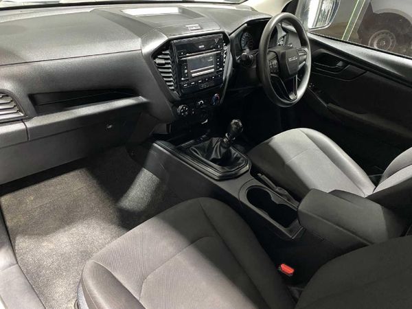 2025-Isuzu-D-Max-19-DDI-HR-L-4x4-Single-Cab image:6