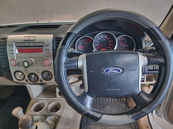2011-Ford-Everest-30-TDCi-XLT-4x4 image:8