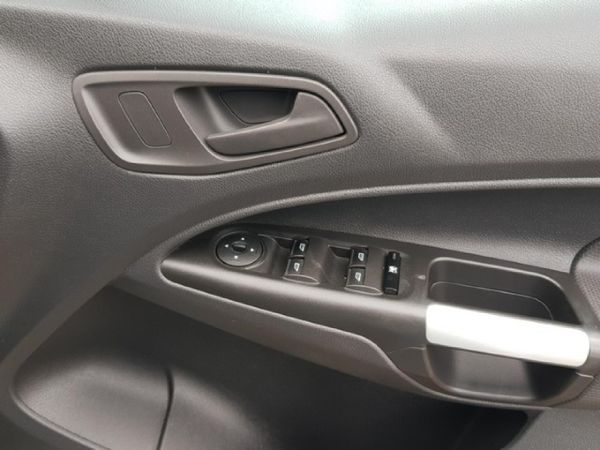 2015-Ford-Tourneo-Connect-10-Trend-SWB image:9