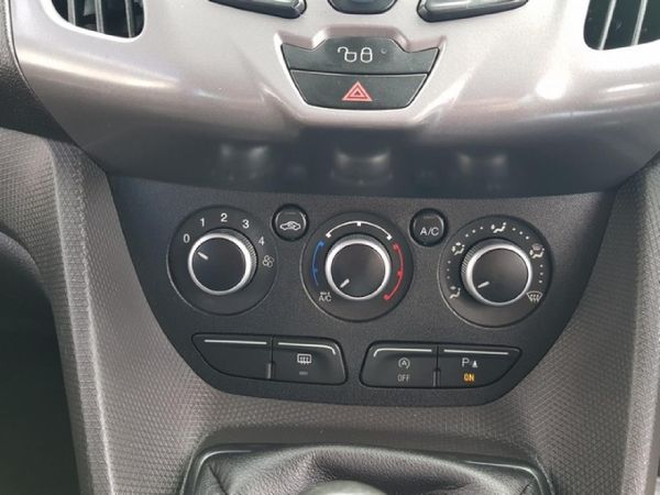 2015-Ford-Tourneo-Connect-10-Trend-SWB image:14