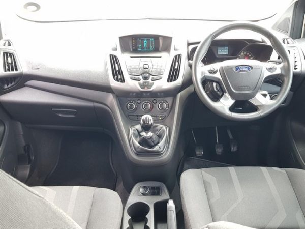 2015-Ford-Tourneo-Connect-10-Trend-SWB image:6