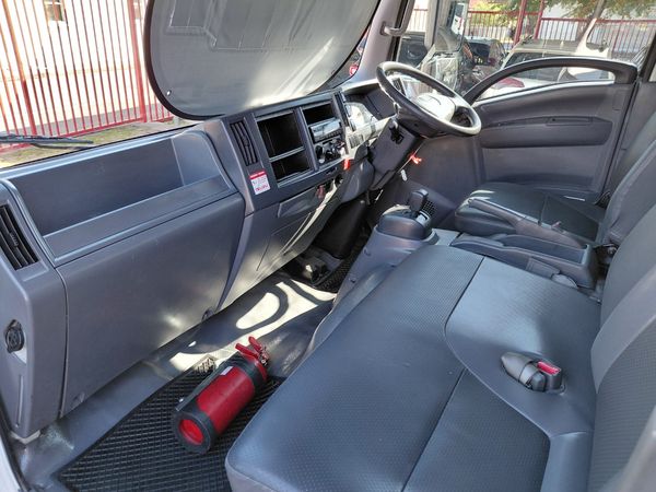2022-Isuzu-NQR-VANBODY-with-taillift image:1