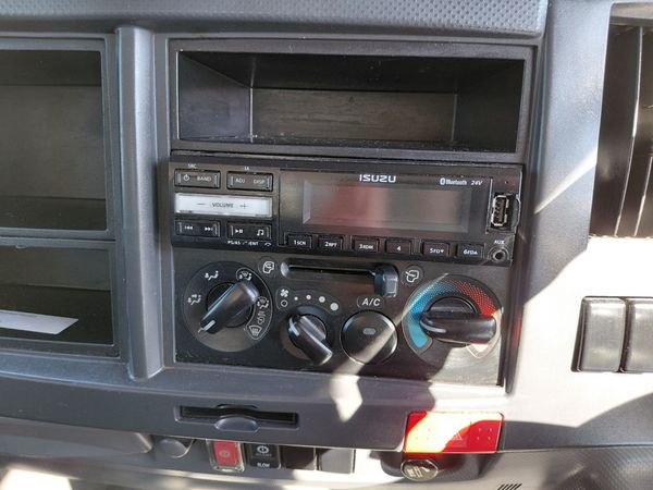 2022-Isuzu-NQR-VANBODY-with-taillift image:5