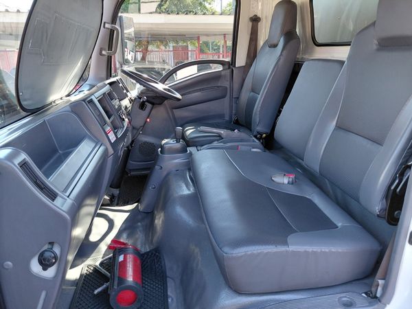 2022-Isuzu-NQR-VANBODY-with-taillift image:8