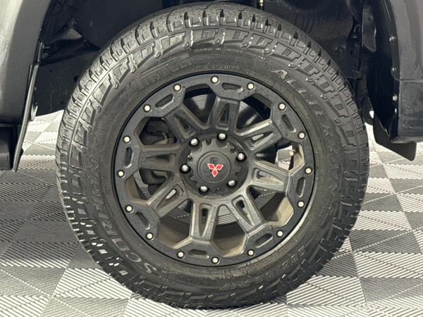 2023-Mitsubishi-Triton-24-Di-Dc-4x4-Auto-Double-Cab image:5