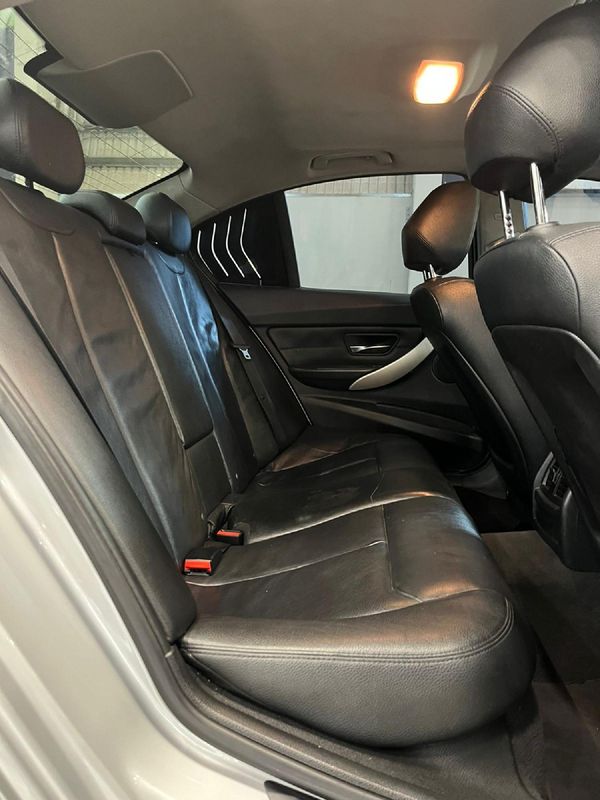 2014-BMW-3-Series-320i-Modern-Auto image:11