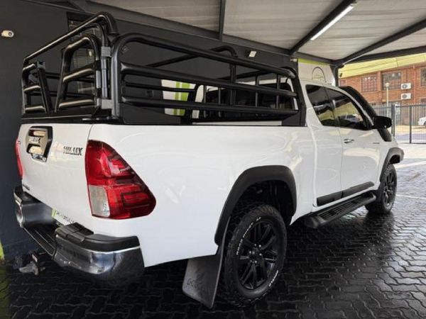2018-Toyota-Hilux-28-GD-6-Raised-Body-Raider-Extended-Cab image:3