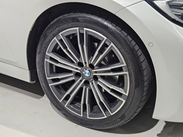 2021-BMW-3-Series-318i-M-Sport image:11