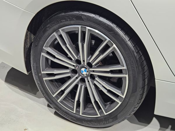 2021-BMW-3-Series-318i-M-Sport image:12