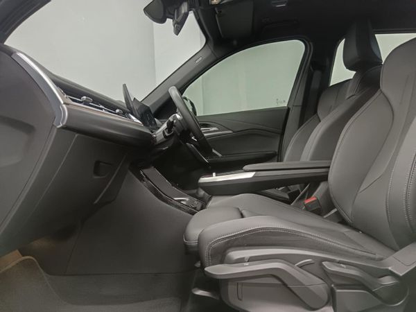 2025-BMW-X1-sDrive18i-M-Sport image:11