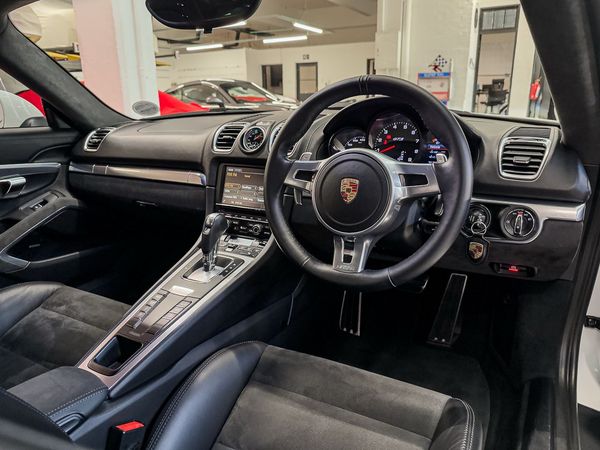 2015-Porsche-Cayman-GTS-Auto image:10