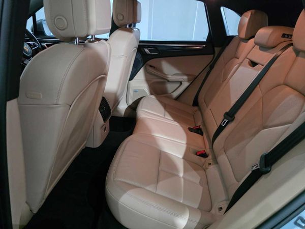 2019-Porsche-Macan-S image:17