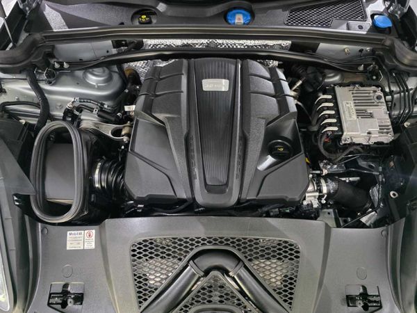 2019-Porsche-Macan-S image:19