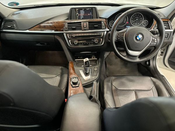 2012-BMW-3-Series-320i-Luxury-Auto image:9