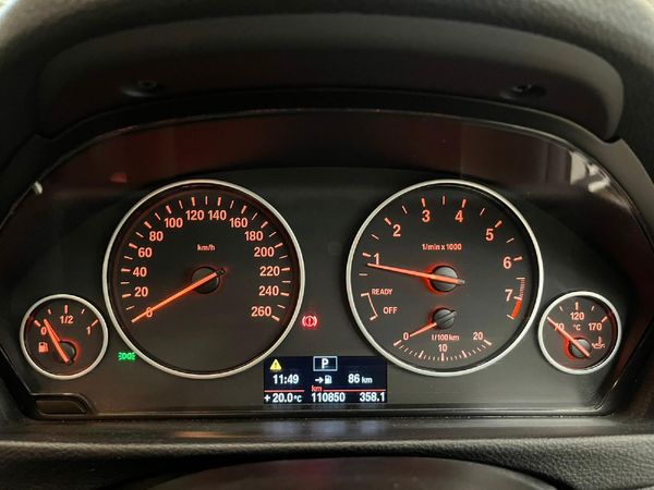 2012-BMW-3-Series-320i-Luxury-Auto image:10