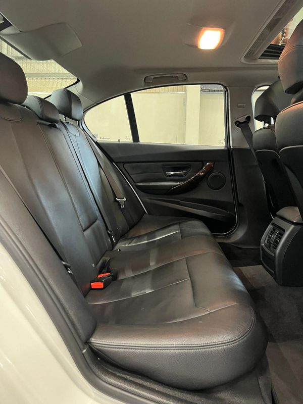 2012-BMW-3-Series-320i-Luxury-Auto image:11