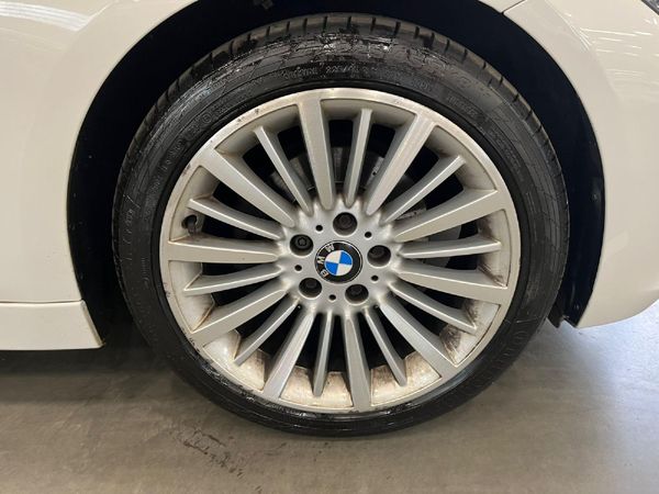 2012-BMW-3-Series-320i-Luxury-Auto image:8