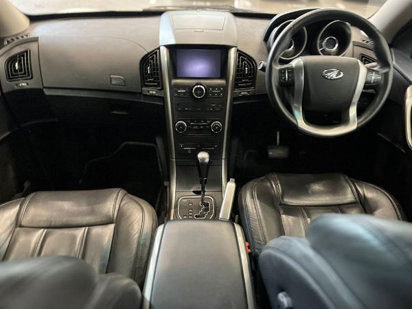 2022-Mahindra-XUV-500-22D-mHawk-7-seat-W8-Auto image:9