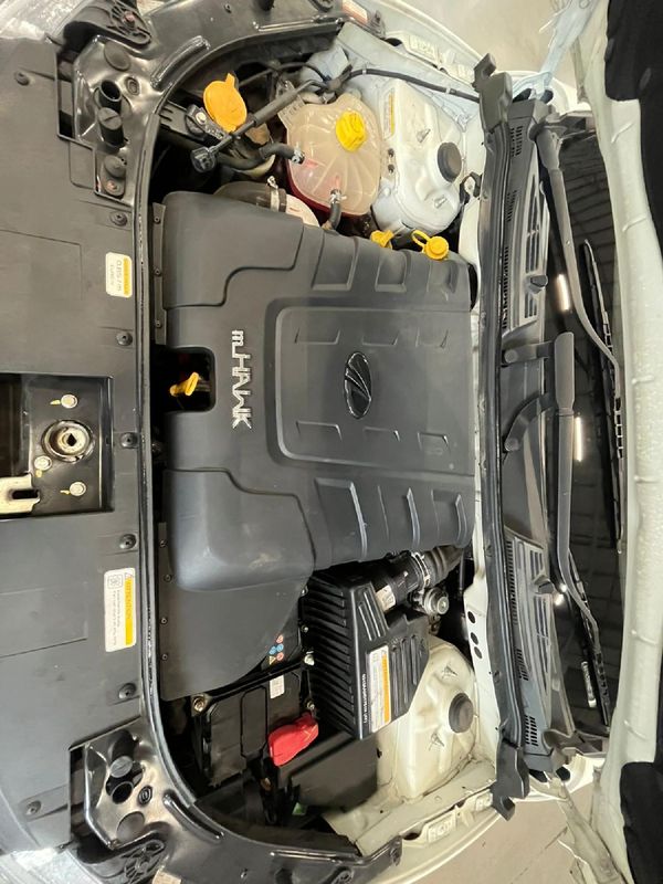 2022-Mahindra-XUV-500-22D-mHawk-7-seat-W8-Auto image:13