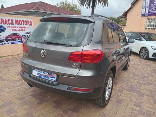 2011-Volkswagen-Tiguan-20-TSI-Sport-Style-4Motion image:14