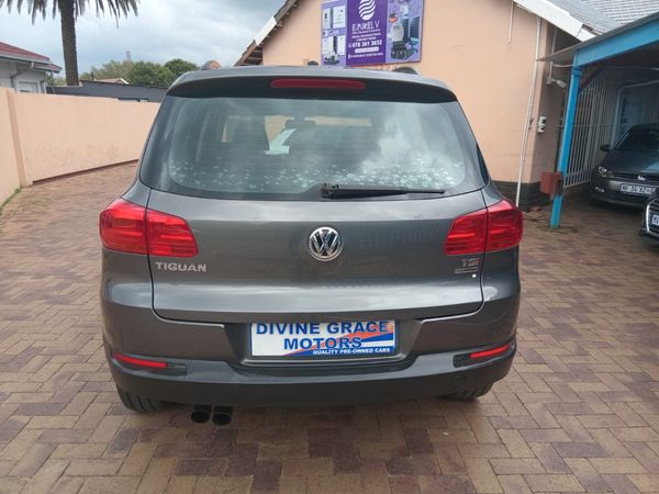 2011-Volkswagen-Tiguan-20-TSI-Sport-Style-4Motion image:15