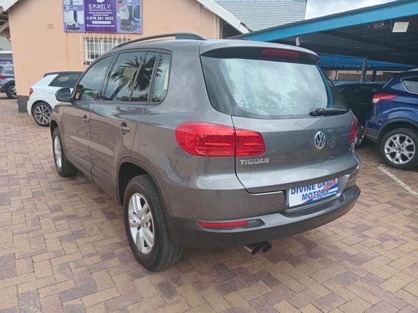 2011-Volkswagen-Tiguan-20-TSI-Sport-Style-4Motion image:16