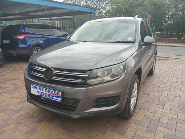 2011-Volkswagen-Tiguan-20-TSI-Sport-Style-4Motion image:2