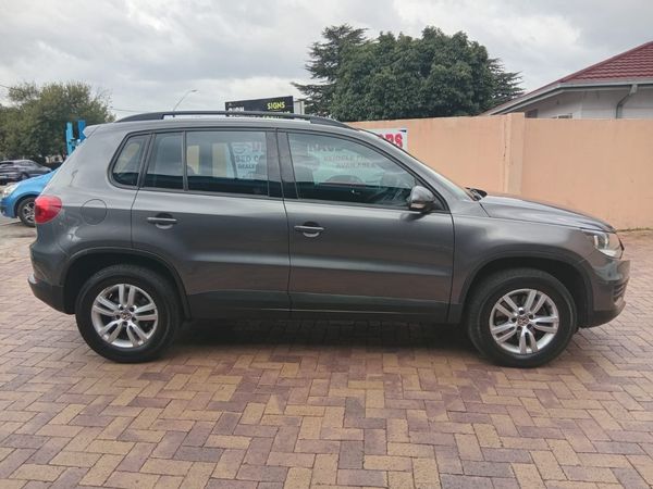 2011-Volkswagen-Tiguan-20-TSI-Sport-Style-4Motion image:8