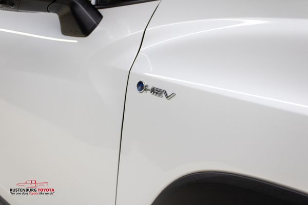 2026-Toyota-Corolla-Cross-18-XR-Hybrid image:26