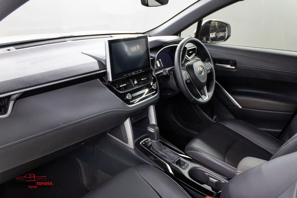 2026-Toyota-Corolla-Cross-18-XR-Hybrid image:5