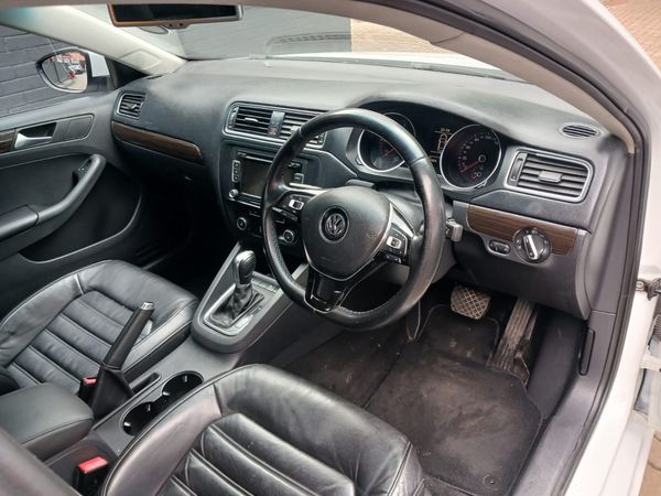2015-Volkswagen-Jetta-GP-16-TDI-Comfortline-Auto image:9