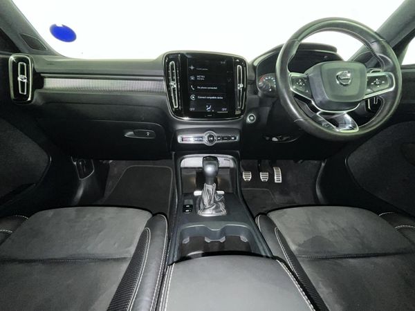 2018-Volvo-XC40-T3-R-Design image:1