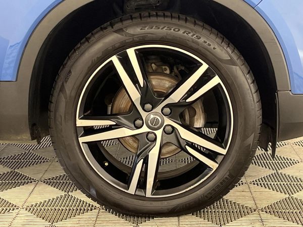 2018-Volvo-XC40-T3-R-Design image:5